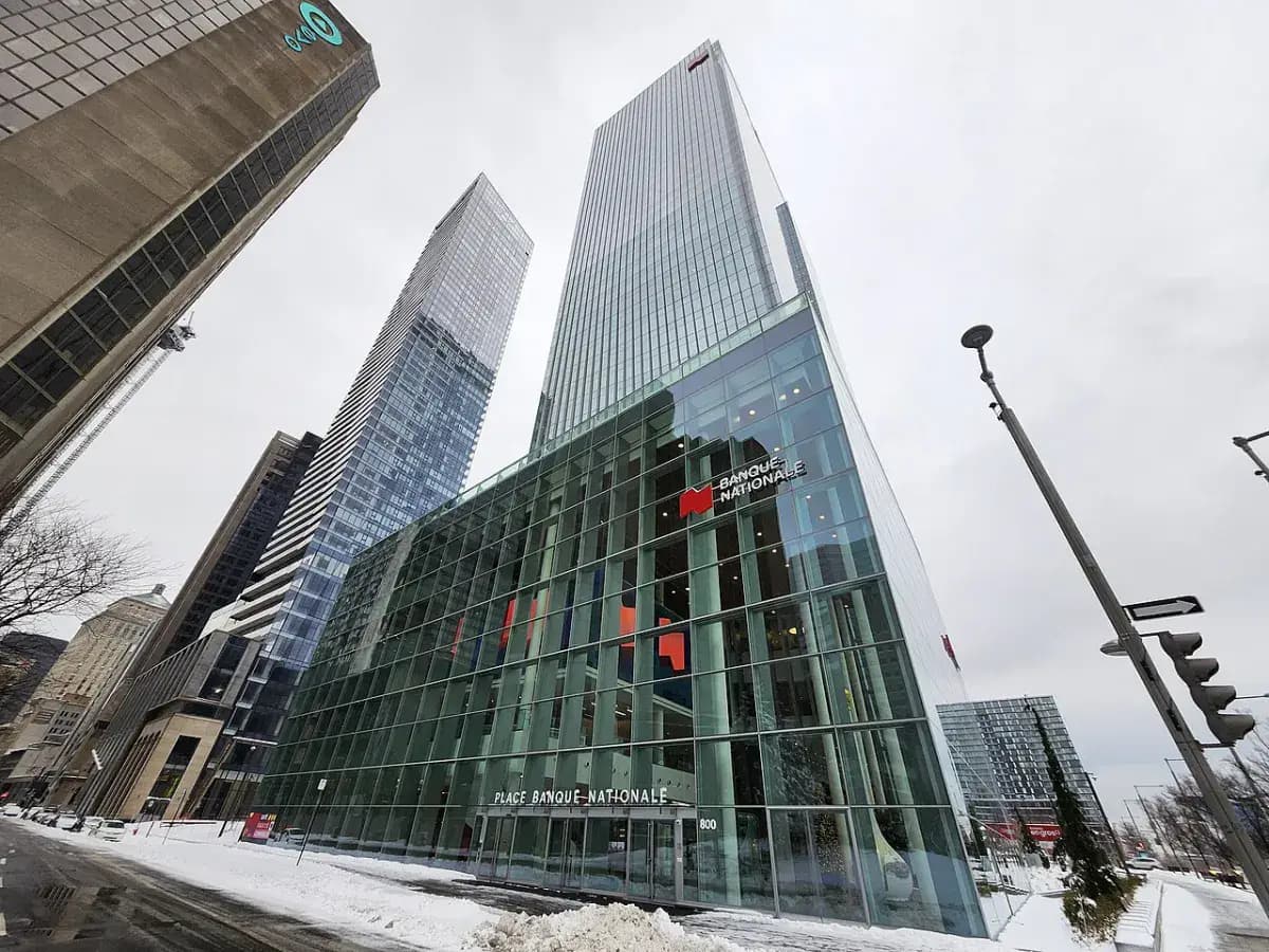 Tour de la Banque Nationale au centre-ville de Montréal