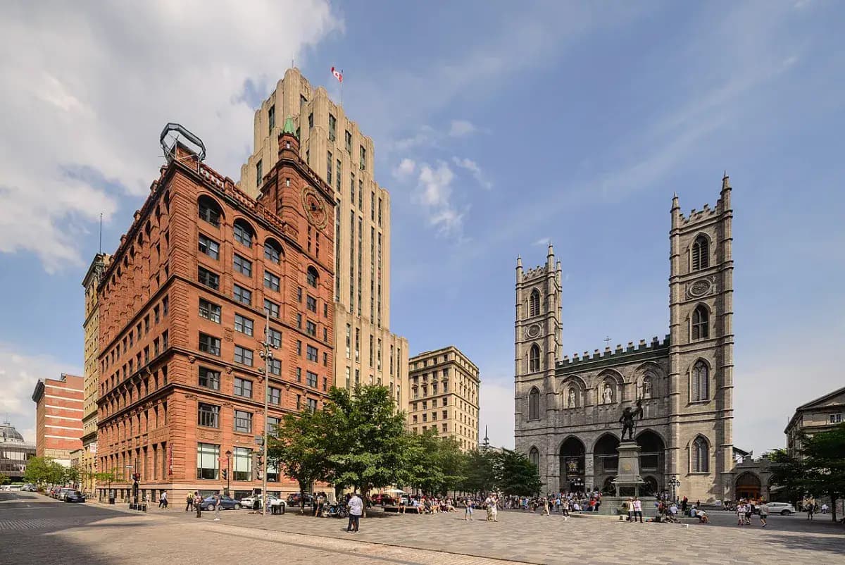 Place d’Armes, dans le Vieux-Montréal