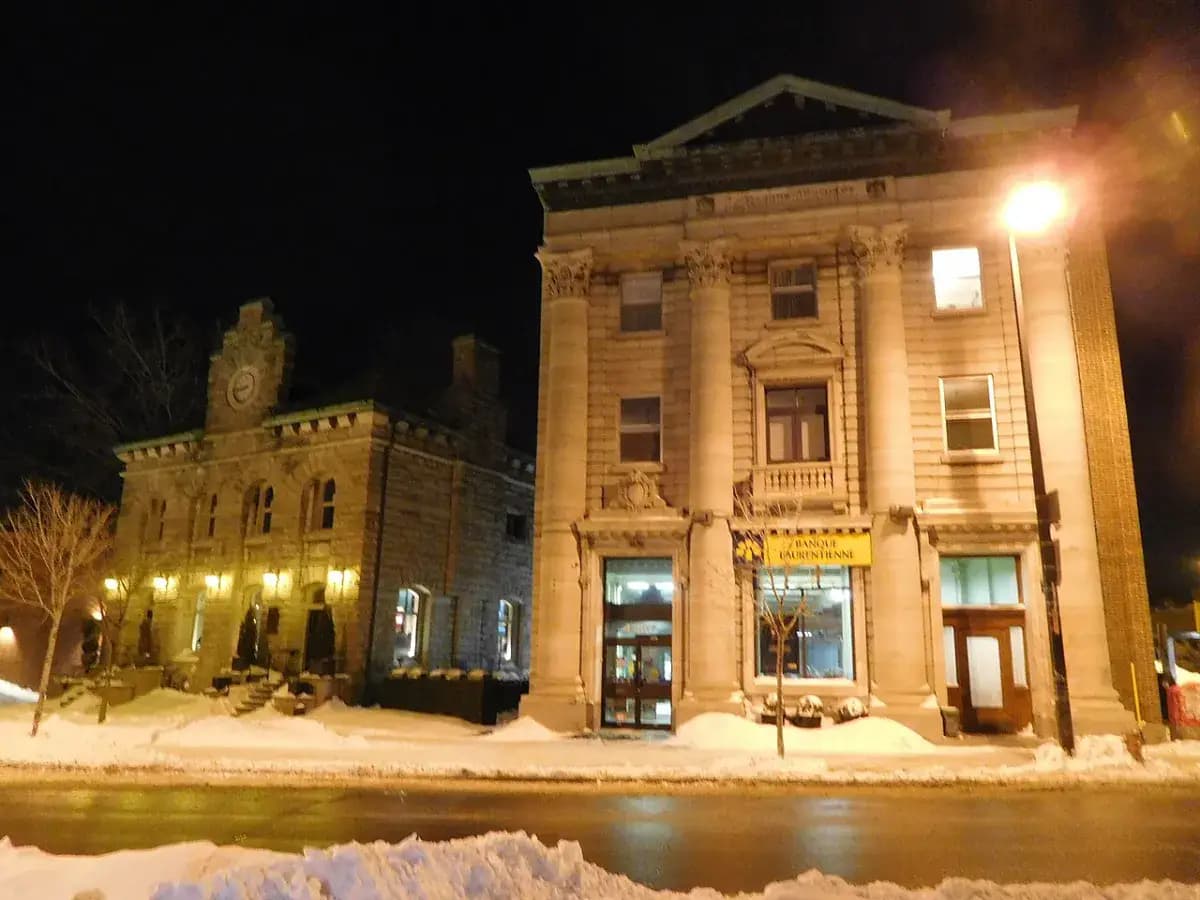 Anciens édifices bancaires de Québec en hiver