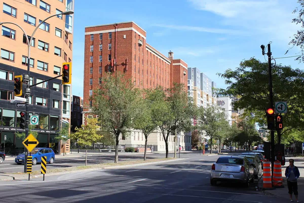 Boulevard René-Lévesque au centre-ville de Montréal