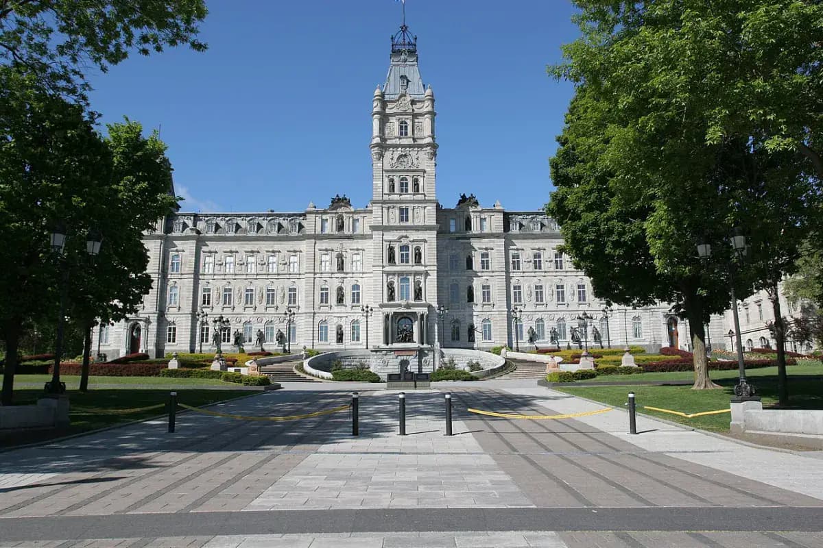 Façade de l’hôtel du Parlement du Québec
