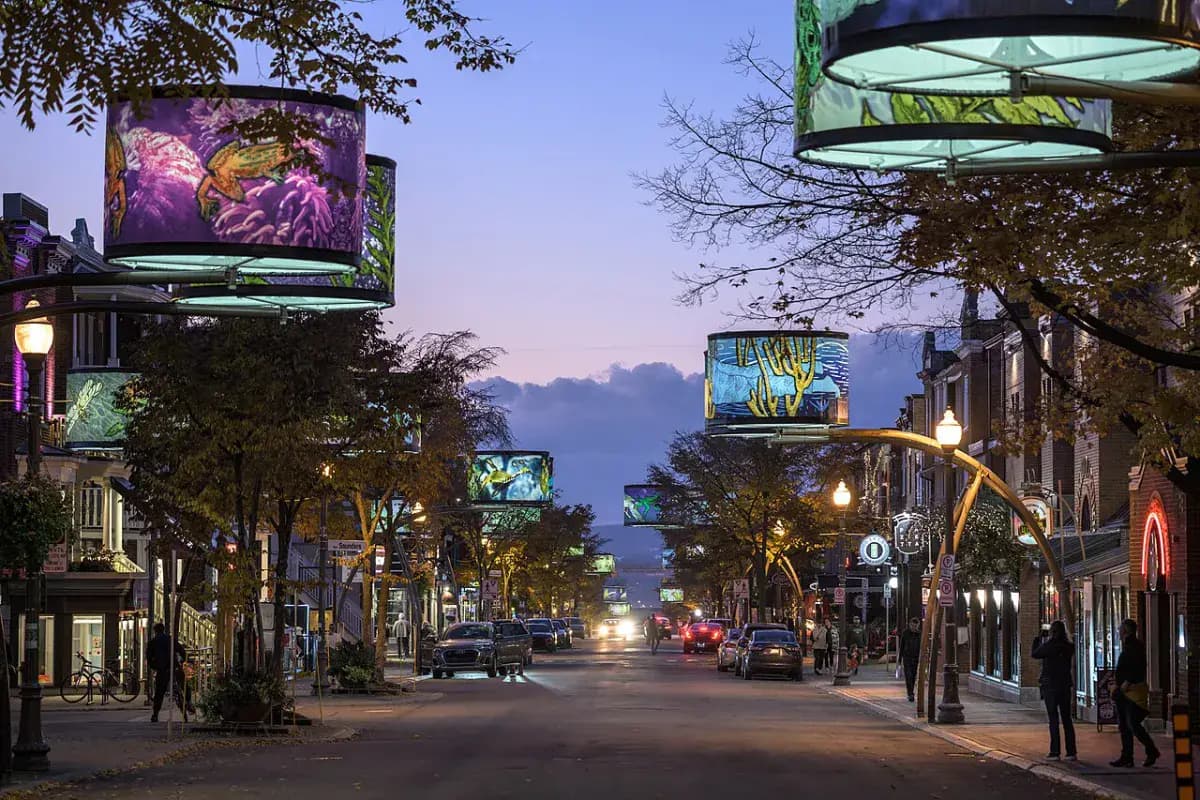 Rue Sainte-Catherine au crépuscule