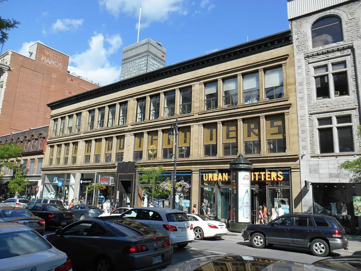 Boutiques de la rue Sainte-Catherine à Montréal