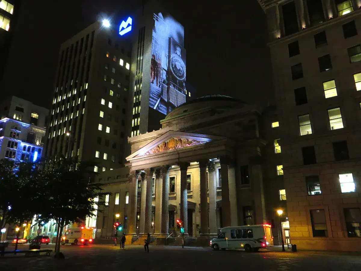 Siège historique de la Banque de Montréal, le soir
