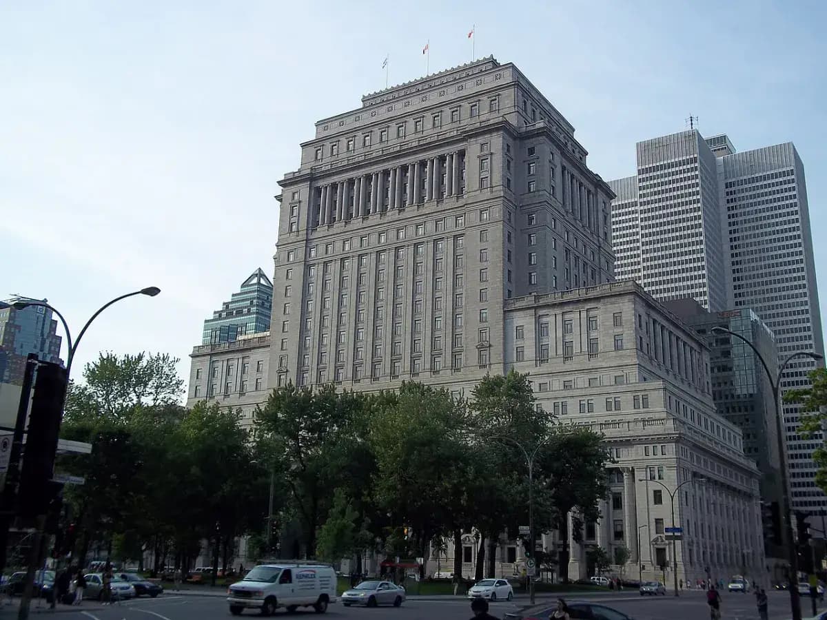 Édifice Sun Life au square Dorchester, à Montréal
