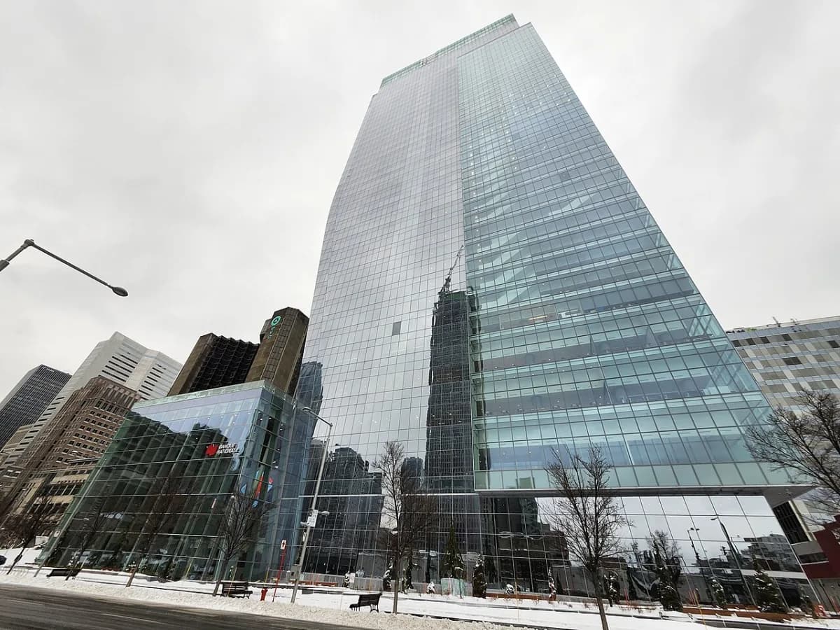 Tour de bureaux au centre-ville de Montréal